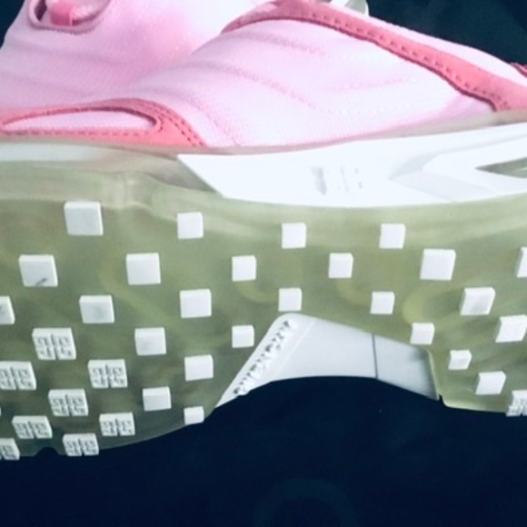 100% Authentic Givenchy Light Runner Sneaker Pink Bubble Gum Size 40/9.5 - Picture 7 of 12